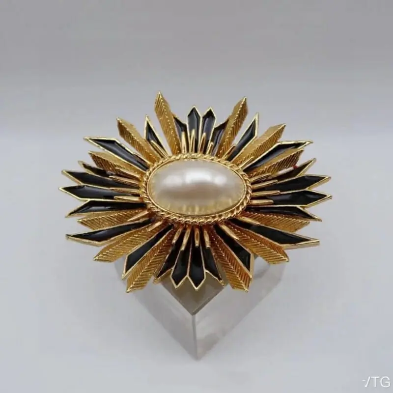 balenciaga brooches pour femme s_12526702